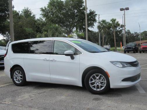 2022 Chrysler Voyager LX