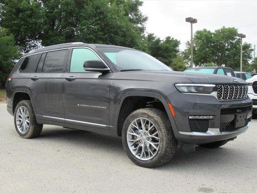 Diamond Black Crystal Pearlcoat 2023 Jeep Grand Cherokee L Summit