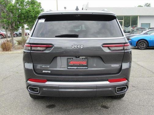 Diamond Black Crystal Pearlcoat 2023 Jeep Grand Cherokee L Summit