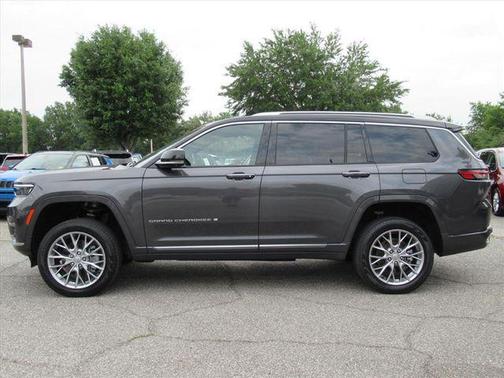 Diamond Black Crystal Pearlcoat 2023 Jeep Grand Cherokee L Summit
