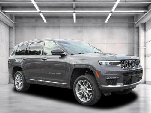Diamond Black Crystal Pearlcoat 2023 Jeep Grand Cherokee L Summit