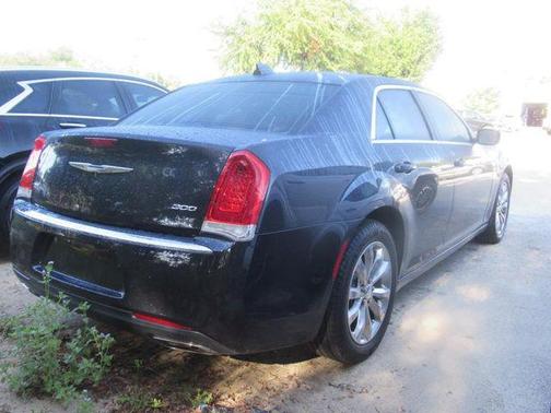 2016 Chrysler 300 S