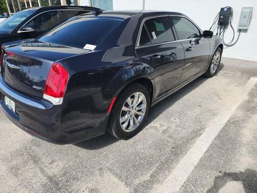 2016 Chrysler 300 S