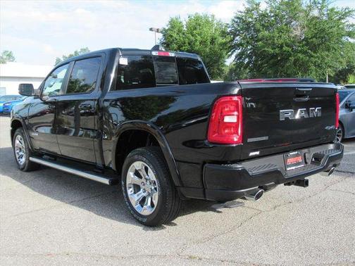 Diamond Black Crystal Pearlcoat 2026 RAM 1500 Big Horn/Lone Star