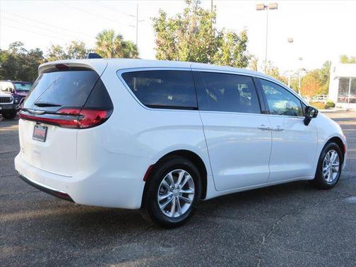 2026 Chrysler Pacifica Select FWD