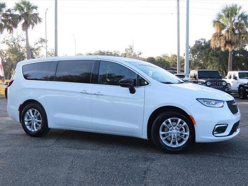 2026 Chrysler Pacifica Select FWD