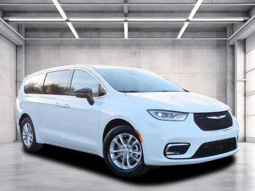 2026 Chrysler Pacifica Select FWD