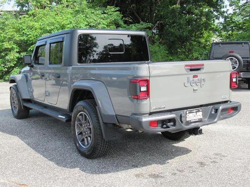 Sting-Gray Clearcoat 2023 Jeep Gladiator Overland