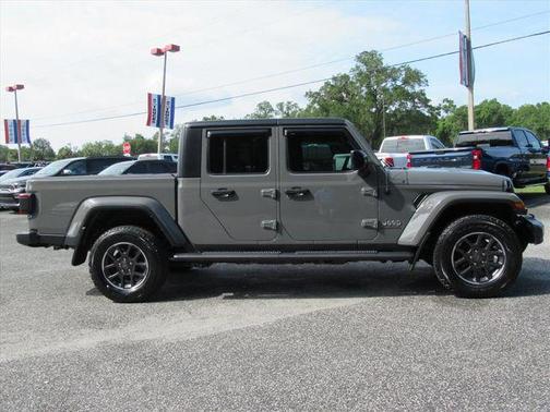 Sting-Gray Clearcoat 2023 Jeep Gladiator Overland