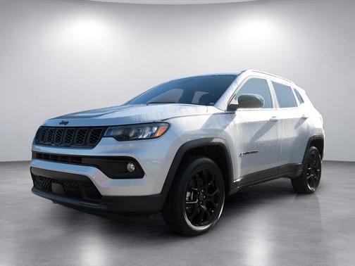 Silver Zynith Metallic Clearcoat 2026 Jeep Compass Latitude Altitude