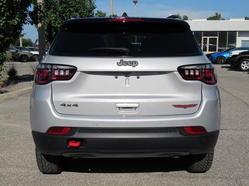 Silver Zynith Metallic Clearcoat 2026 Jeep Compass Trailhawk