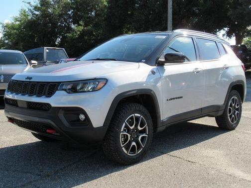 Silver Zynith Metallic Clearcoat 2026 Jeep Compass Trailhawk