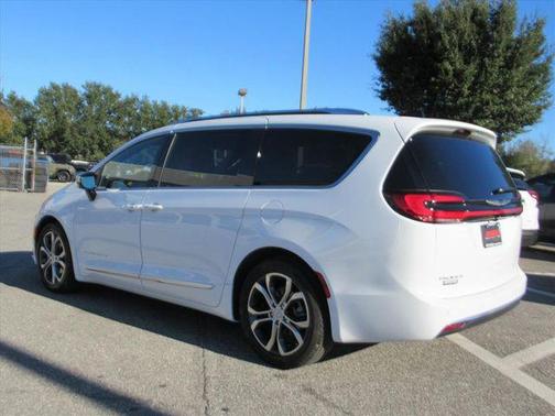 2026 Chrysler Pacifica Pinnacle FWD