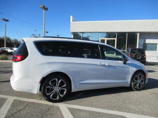 2026 Chrysler Pacifica Pinnacle FWD