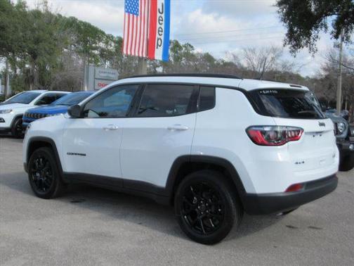 Bright White Clearcoat 2026 Jeep Compass Latitude