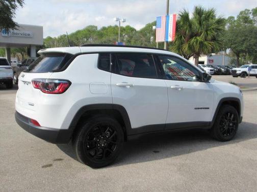 Bright White Clearcoat 2026 Jeep Compass Latitude