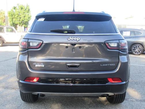 Granite Crystal Metallic Clearcoat 2023 Jeep Compass Limited