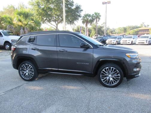 Granite Crystal Metallic Clearcoat 2023 Jeep Compass Limited