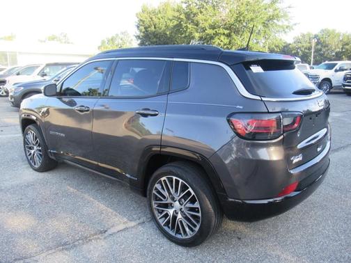 Granite Crystal Metallic Clearcoat 2023 Jeep Compass Limited