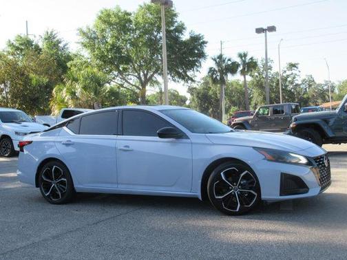 2023 Nissan Altima SR FWD