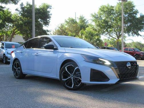 2023 Nissan Altima SR FWD