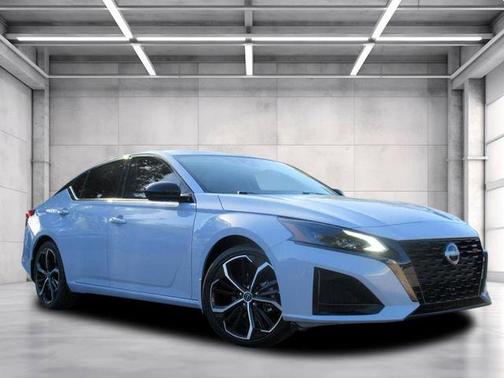 2023 Nissan Altima SR FWD