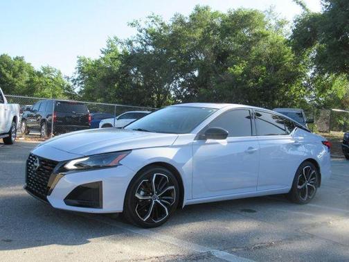 2023 Nissan Altima SR FWD