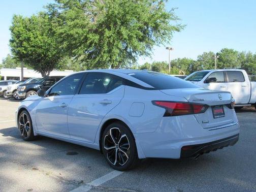 2023 Nissan Altima SR FWD