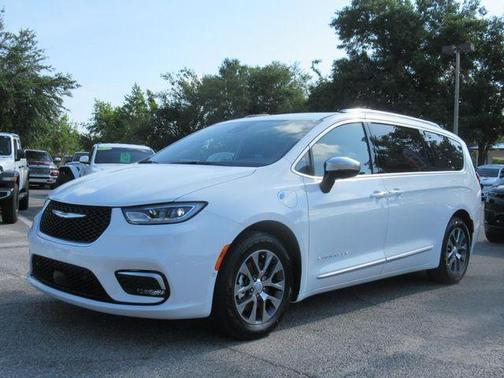 2025 Chrysler Pacifica L