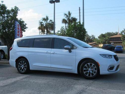 2025 Chrysler Pacifica L