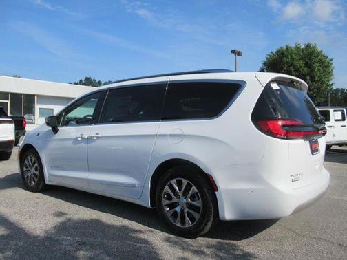 2025 Chrysler Pacifica L