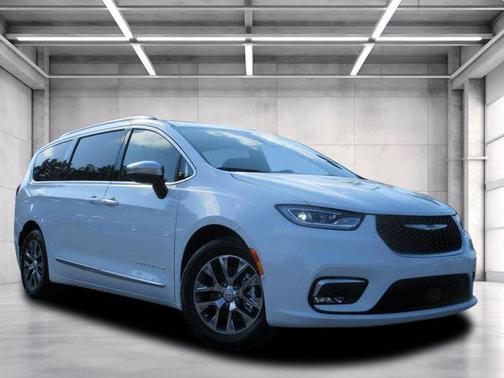 2025 Chrysler Pacifica L