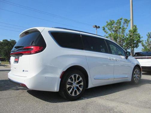 2025 Chrysler Pacifica L