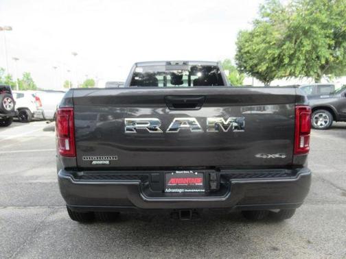 2025 RAM 3500 Big Horn Crew Cab 4x4 8' Box