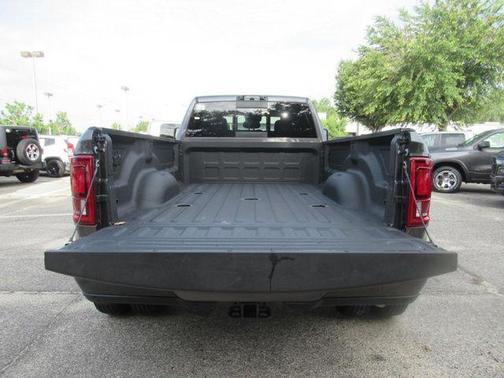 2025 RAM 3500 Big Horn Crew Cab 4x4 8' Box