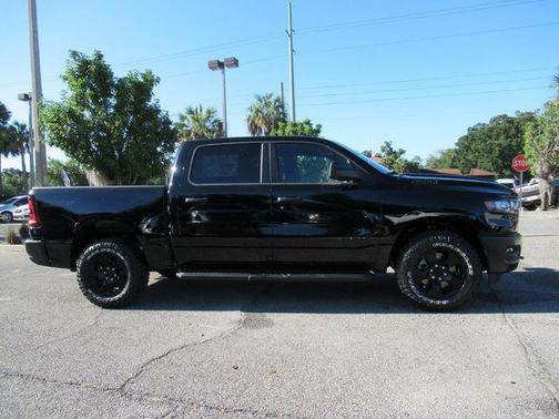 Diamond Black Crystal Pearlcoat 2026 RAM 1500 Warlock Crew Cab 4x4 5'7' Box