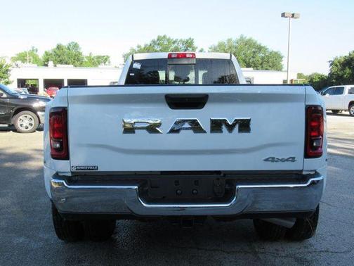 2025 RAM 3500 Tradesman Crew Cab 4x4 8' Box