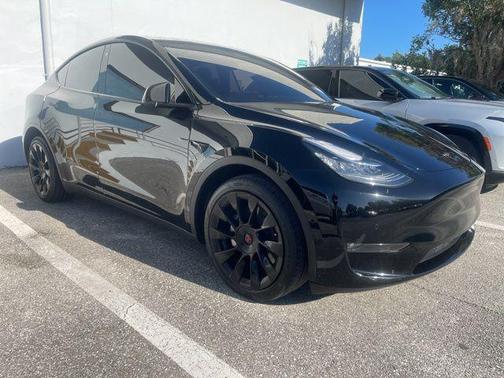 2022 Tesla Model Y Long Range Dual Motor All-Wheel Drive