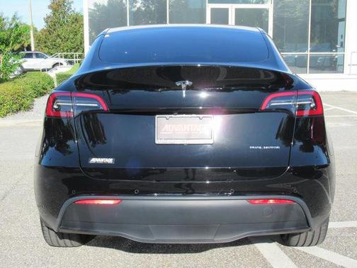 2022 Tesla Model Y Long Range Dual Motor All-Wheel Drive