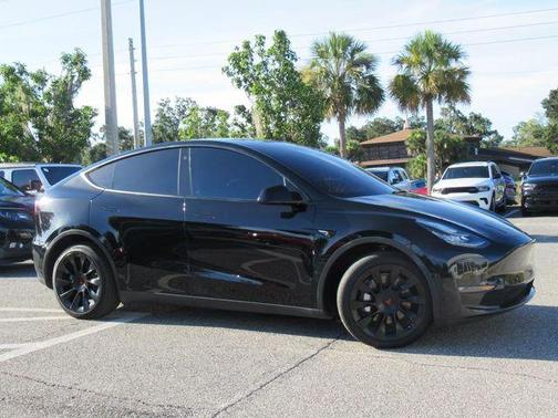 2022 Tesla Model Y Long Range Dual Motor All-Wheel Drive
