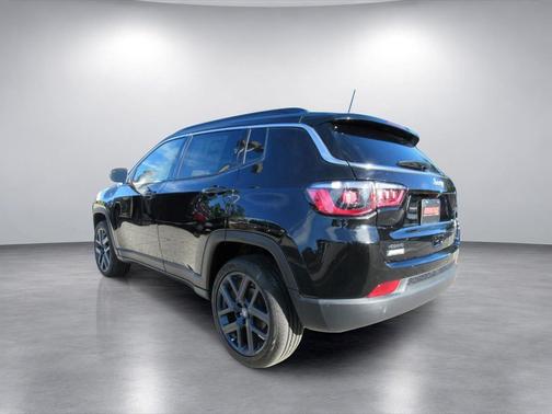 Diamond Black Crystal Pearlcoat 2026 Jeep Compass 85th Anniversary 4x4