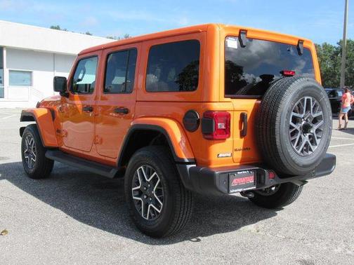 2025 Jeep Wrangler 4-Door Sahara 4x4