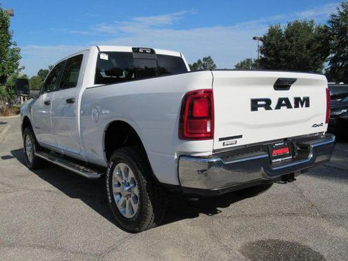 Bright White Clearcoat 2026 RAM 2500 Big Horn Crew Cab 4x4 6'4' Box