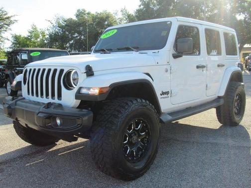 Bright White Clearcoat 2019 Jeep Wrangler Unlimited Sahara