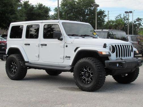 Bright White Clearcoat 2019 Jeep Wrangler Unlimited Sahara