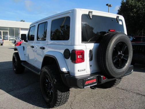 Bright White Clearcoat 2019 Jeep Wrangler Unlimited Sahara