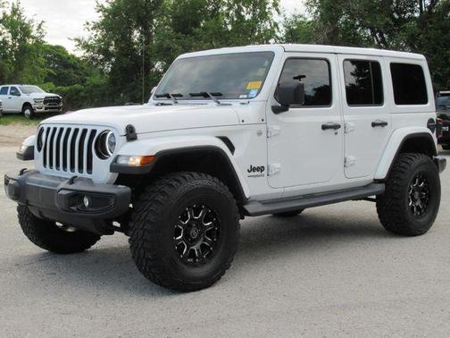 Bright White Clearcoat 2019 Jeep Wrangler Unlimited Sahara