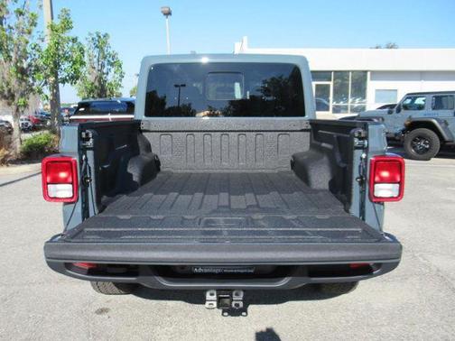 2025 Jeep Gladiator Nighthawk