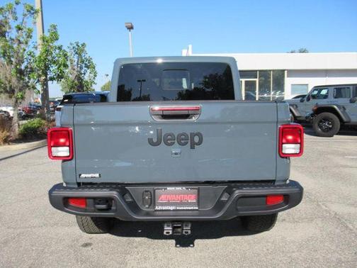 2025 Jeep Gladiator Nighthawk