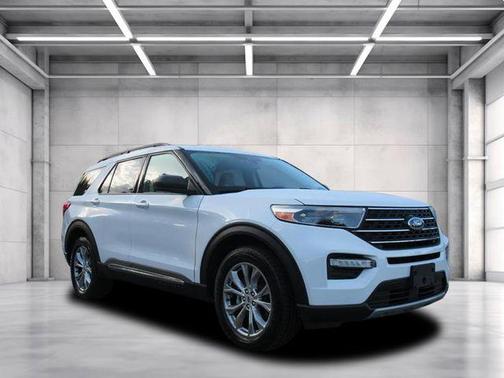 Oxford White 2020 Ford Explorer XLT